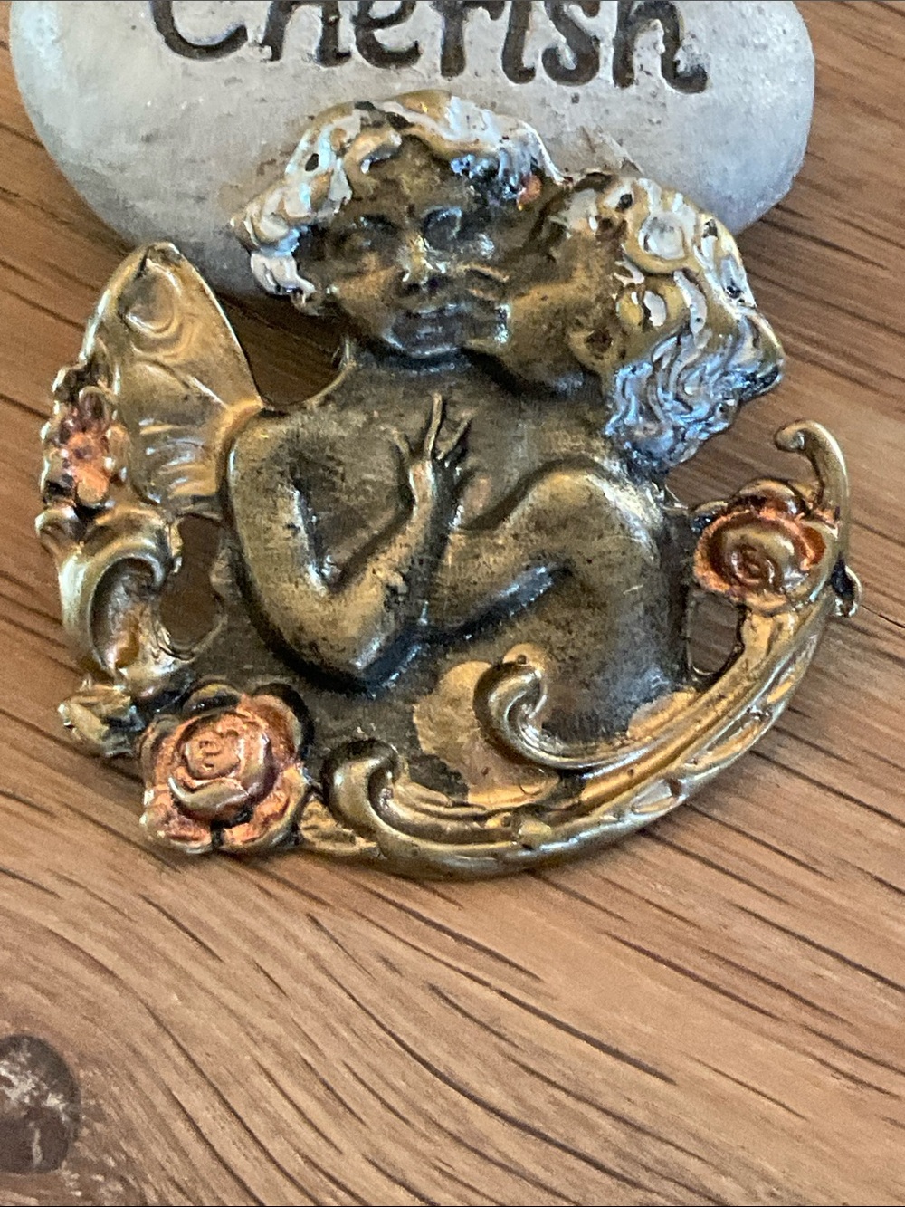 Vintage Bronze Tone Art Nouveau Inspired Brooch Two Kissing Cherubs